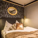 Apartament Unique Apartments 250M From The Charles Bridge Praga