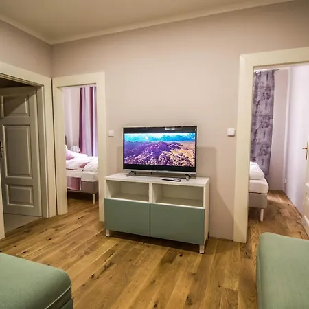 Unique 250m From The Charles Bridge Apartman *