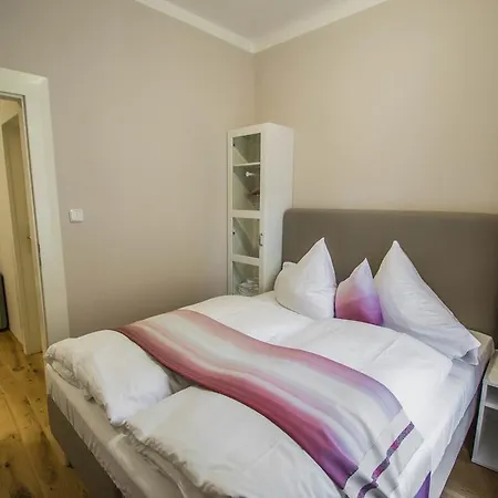 Apartment Unique 250m From The Charles Bridge
