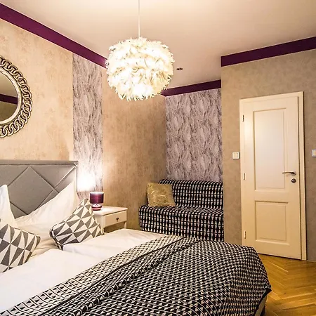 Apartment Unique 250m From The Charles Bridge