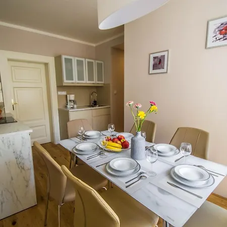 Unique 250m From The Charles Bridge * פראג
